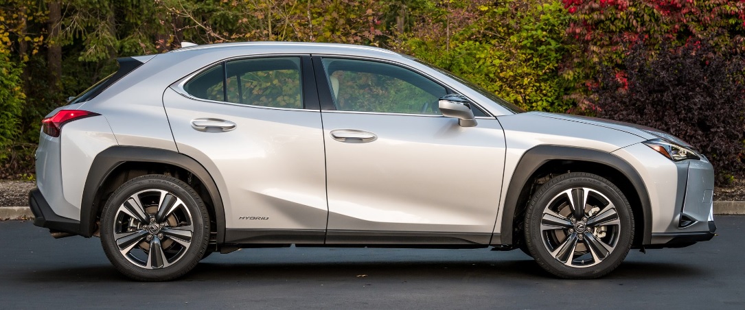 Lexus UX 250h, fuel-efficient all-wheel drive car, models, specs, curb weight, dimensions