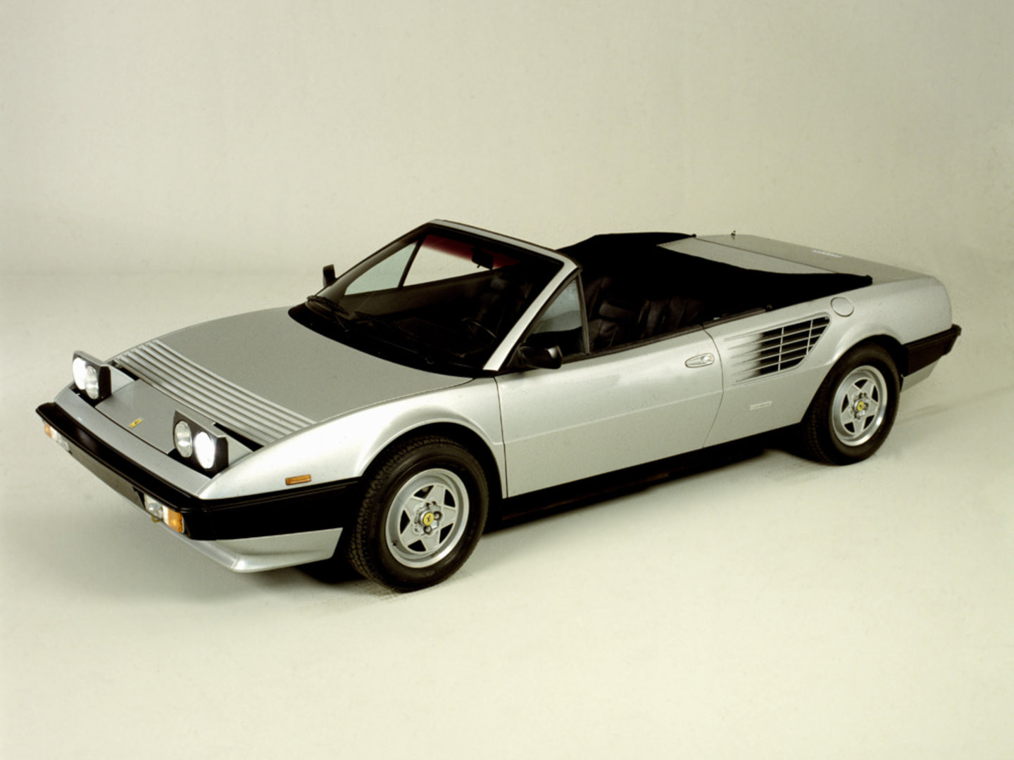 Ferrari Mondial Cabriolet 2+2 technical specification